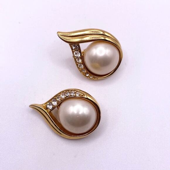 Trifari Clip On Earrings Faux Pearl Gold Tone - Picture 5 of 7
